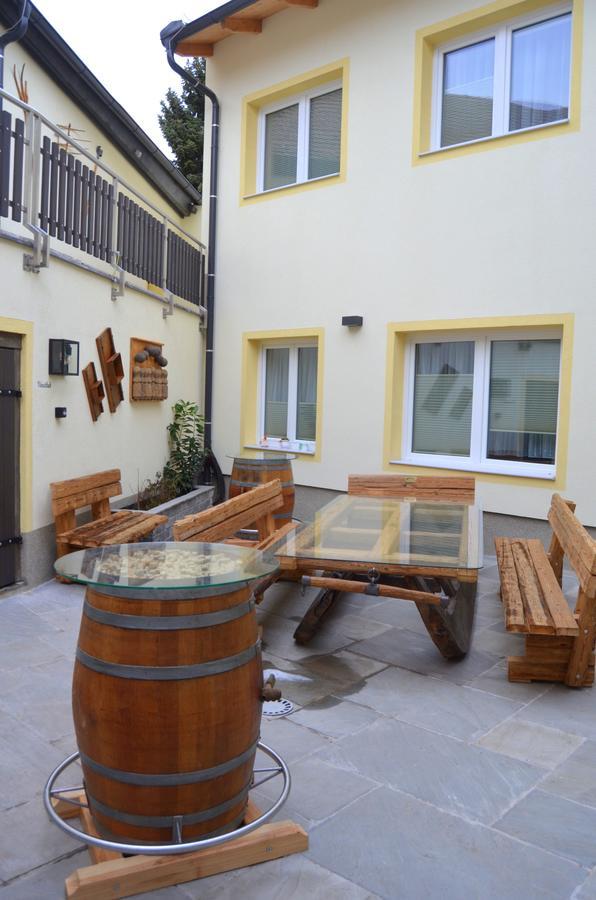 Pension Zum Strell Hollabrunn Εξωτερικό φωτογραφία