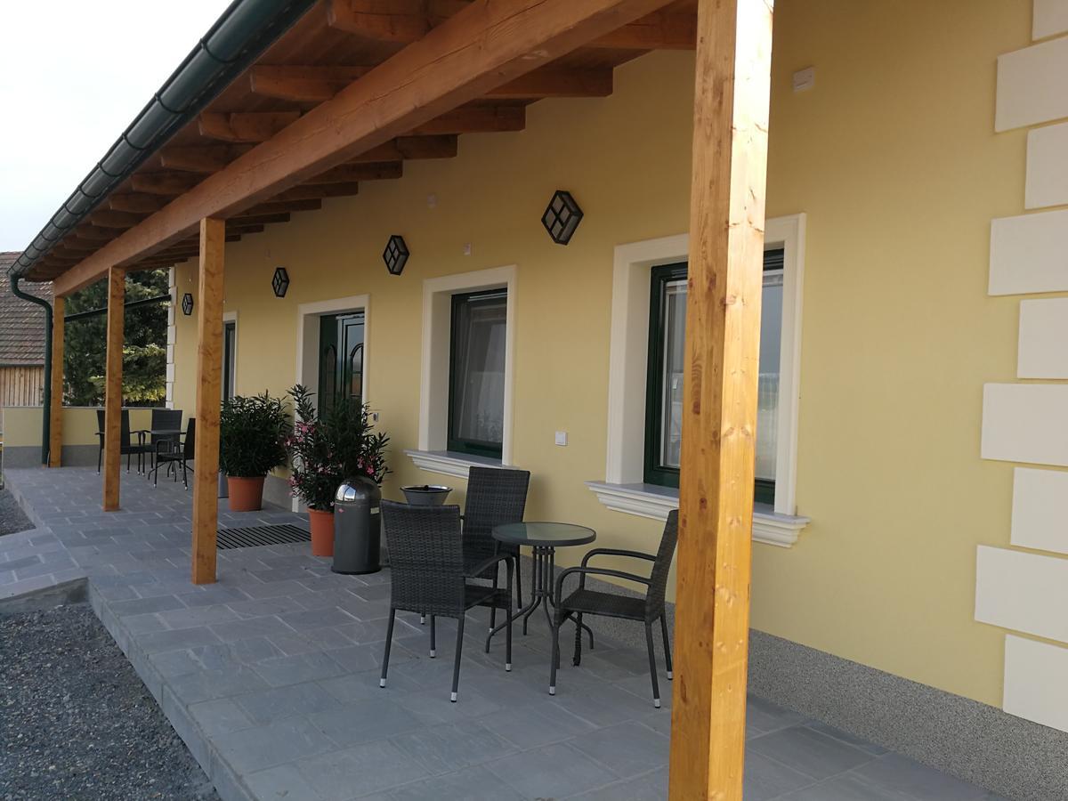 Pension Zum Strell Hollabrunn Εξωτερικό φωτογραφία